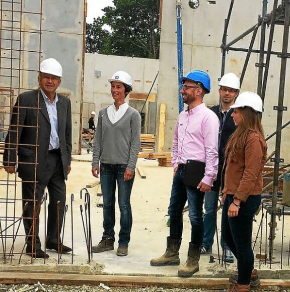 Marie Letty en réunion de chantier Marie Letty en réunion de chantier